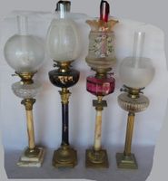 Ensemble de quatre lampes à pétrole fut colonne en onyx et l… (photo 2)