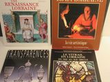trois livres posés sur une table, avec un verre de vin devant eux