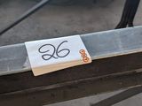 un morceau de bois qui a été coupé et qui se trouve sur une table