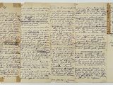 une feuille de papier sur laquelle on peut écrire, posée sur une table