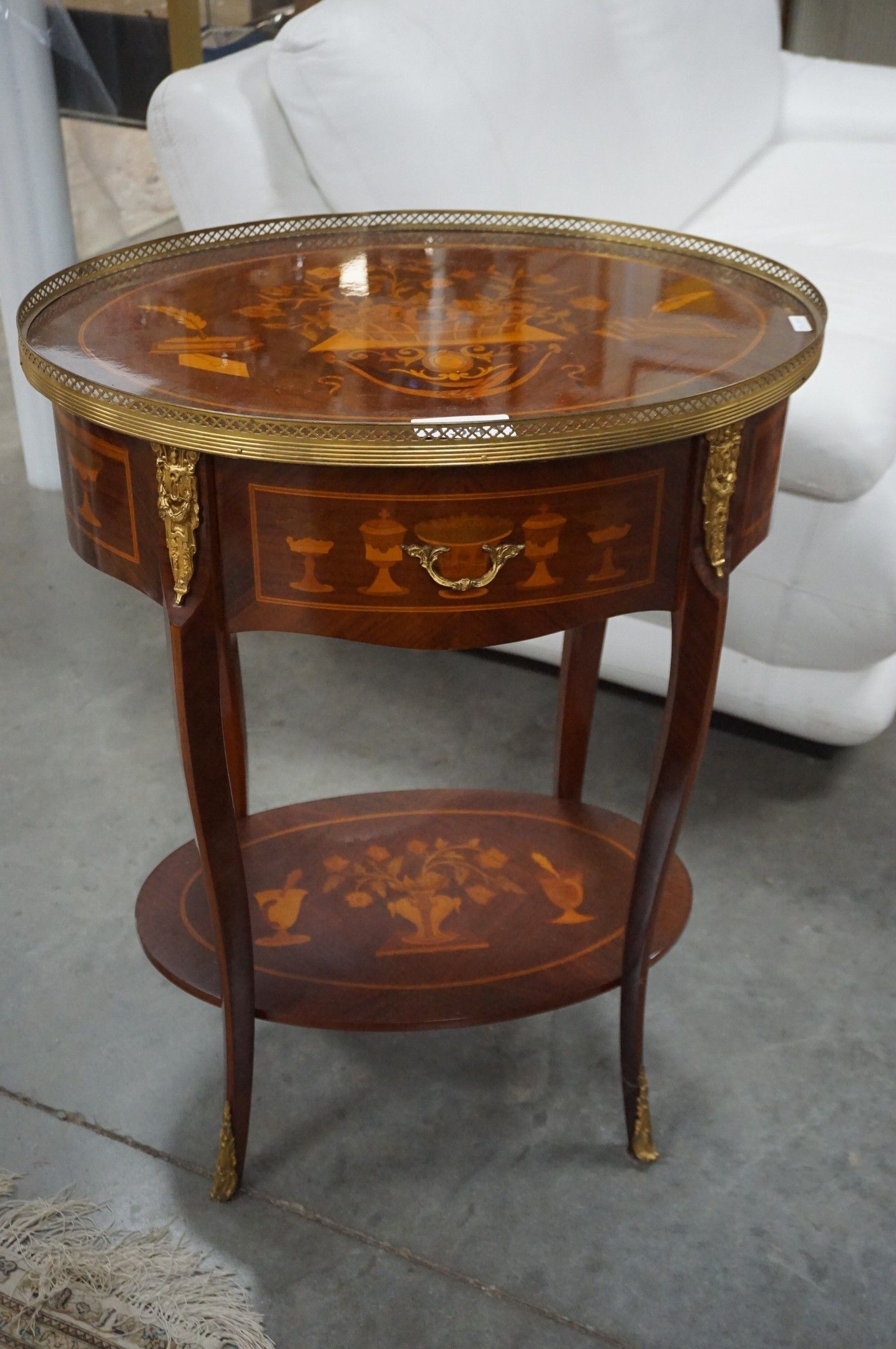 Jolie table d'appoint ovale en marqueterie - style français …