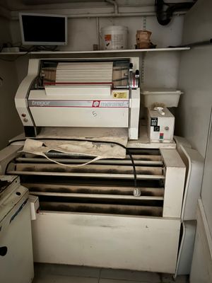 a machine that is sitting on top of a counter