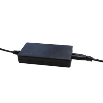 un chargeur d'ordinateur portable muni d'un câble, sur fond blanc