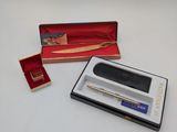 une boîte contenant un stylo et un couteau