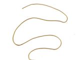 une image représentant un collier en or avec une chaîne, sur fond blanc