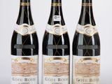 trois bouteilles de vin posées l'une à côté de l'autre sur une table