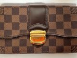 Étui-portefeuille Louis Vuitton Damier avec finitions dorées