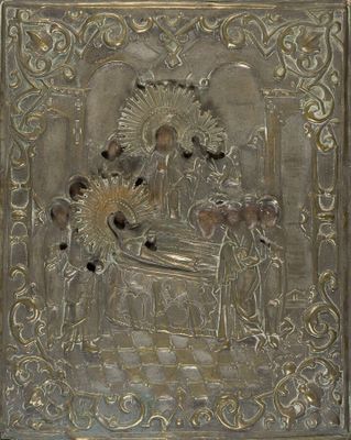 plaque en laiton représentant une femme et un homme sur un trône