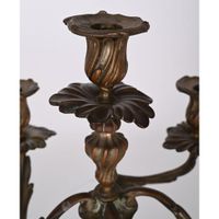 PAIRE DE CANDELABRES LOUIS XV en bronze patiné à 5 lumières. (photo 4)