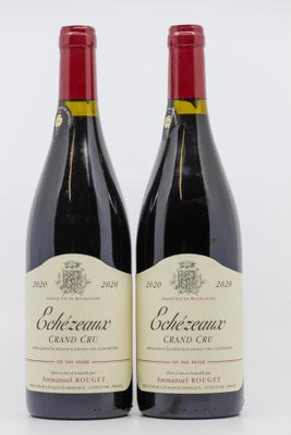 deux bouteilles de vin rouge posées l'une à côté de l'autre sur une surface blanche