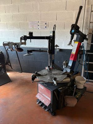 a machine that is sitting on the floor in a room