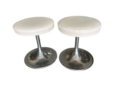 2 tabourets bas sur piètement chromé (légèrement piqués) - Photo 1
