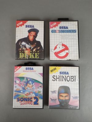 trois VHS de « Sonic the Hedgehog » et « The Shining Ghost »