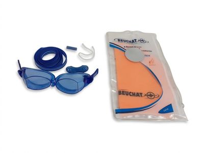 une paire de lunettes de soleil bleues et une paire de lunettes de protection bleues
