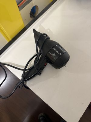 Deux sèche cheveux - Photo 1