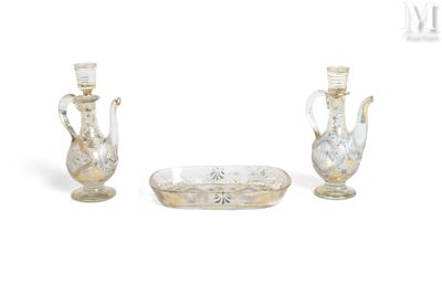 Paire de burettes kadjar de forme balustre, le col étroit en…