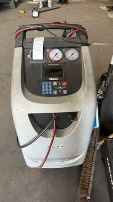 a machine that is sitting on the ground in the garage