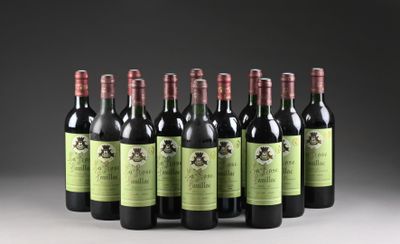 six bouteilles de vin rouge sont alignées