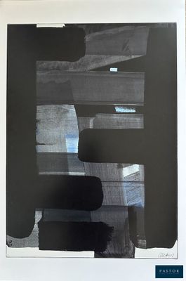 une photo d'une photo en noir et blanc représentant une chaise