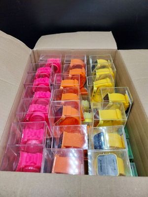 Dans un carton, environ 42 montres dont 7 montres Ice verte,…