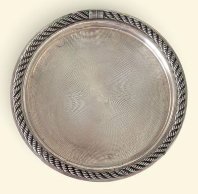 an image of a silver plate with a rope around the edge