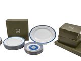 many plates that are sitting next to each other