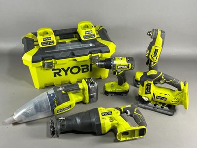 Ensemble RYOBI, sans fil à batterie, comprenant un aspirateur, une vis - Photo 1