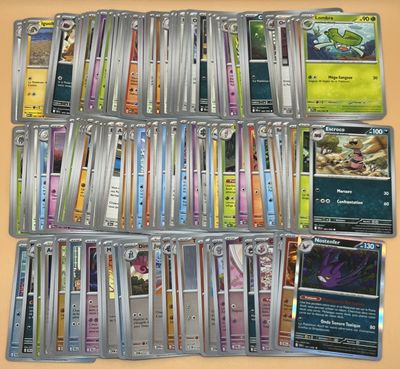 beaucoup de cartes sur la table