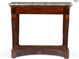 une vieille table en bois avec un plateau en marbre sur fond blanc