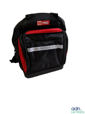 un sac à dos noir et rouge orné d'un logo