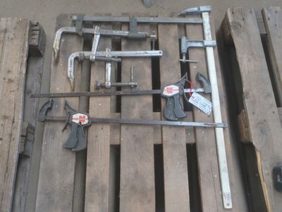 de nombreux outils qui traînent sur une palette