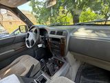 l'intérieur de la voiture est propre et prêt à l'emploi