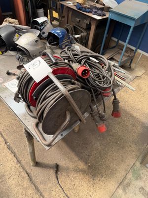 a table that has a bunch of hoses on top of it