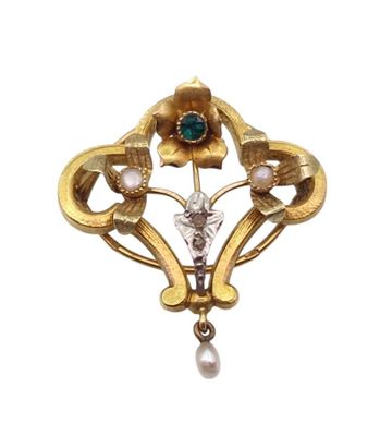 une image représentant une broche en or ornée d'une perle et d'une fleur