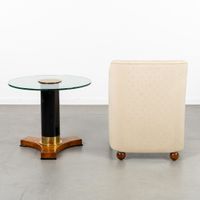 Thörmer, une table d'appoint ronde et un fauteuil club en pl… (photo 5)