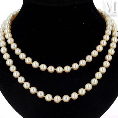 a close up of a necklace with pearls on a mannequin