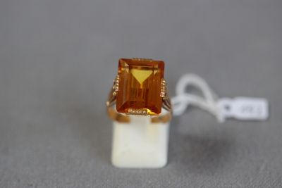 Bague monture or avec citrine taille émeraude 8.