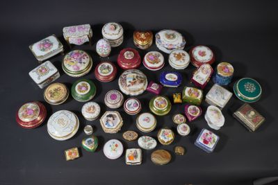 a lot of small boxes that are sitting on a table