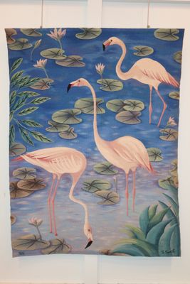 tableau représentant deux flamants roses dans un étang parsemé de nénuphars