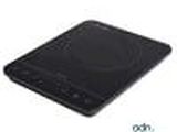 une image montrant un gros plan d'un ordinateur portable sur fond blanc