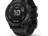 gros plan d'une montre intelligente sur fond blanc