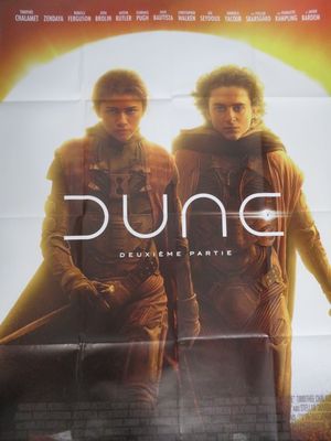 l'affiche du film « Dune », sur laquelle figurent deux hommes debout face à un coucher de soleil