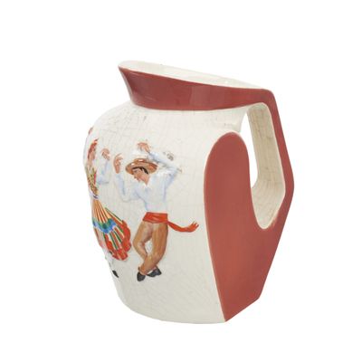 un vase blanc avec une anse rouge et l'image d'un homme à cheval