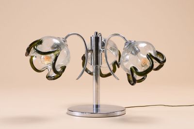 Lampe à poser à piètement en inox à trois branches se termin…