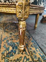 Partie de mobilier de salon composée d'une paire de bergères… (photo 6)