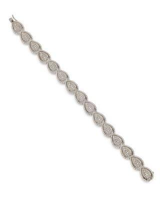 un bracelet serti de diamants, signé Van Cleef