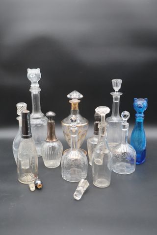 Lot de carafes avec bouchons pour certaines