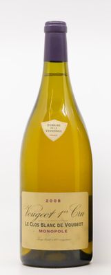 une bouteille de vin blanc posée sur une surface blanche, avec un bouchon violet