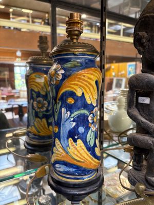 Dans le goût des Majolique Italienne, Albarello en faience fine à déco - Photo 1