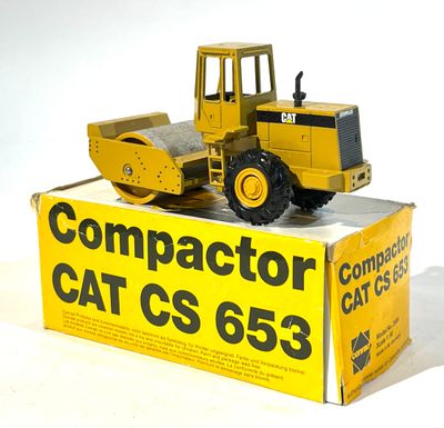 CONRAD. Engin de chantier CATERPILLAR Compactor CAT CS 653, …